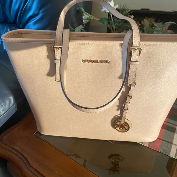 Michael Kors Jet Set Travel Tote - Picture 11 of 14